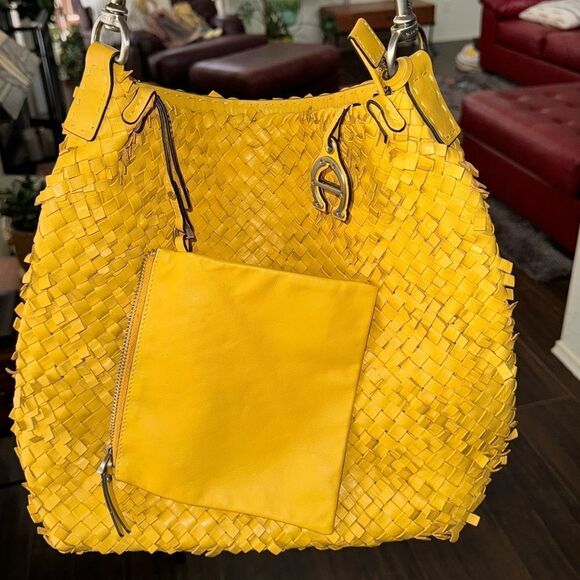 ETIENNE AIGNER
Irena Messenger Bag yellow NWOT - Picture 4 of 10